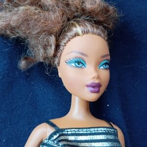 Mattel 1999 My Scene Barbie Doll with Turquoise Eye Makeup and Purple Lips